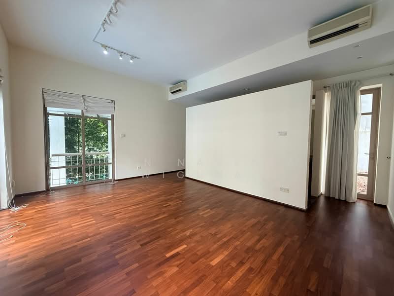 GCB in Holland/Leedon. Move-in Ready, Belmont Road, Leedon Park, Leedon Road, Cluny road, Cluny Park Road, Botanic Gardens, Cornwall Gardens, Swettenham Road, Ridout Road, Peirce Road, Holland Road, King Albert Park, 5 Bedrooms, 7,200 sqft, Good Class Bungalow For Rent, by Joan Navenza Wiguna, 500101718 - Junior Master Bedroom - PropertyGuru.com.sg