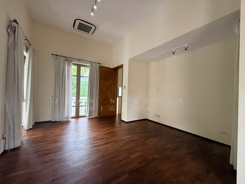 GCB in Holland/Leedon. Move-in Ready, Belmont Road, Leedon Park, Leedon Road, Cluny road, Cluny Park Road, Botanic Gardens, Cornwall Gardens, Swettenham Road, Ridout Road, Peirce Road, Holland Road, King Albert Park, 5 Bedrooms, 7,200 sqft, Good Class Bungalow For Rent, by Joan Navenza Wiguna, 500101718 - Bedroom 3 - PropertyGuru.com.sg