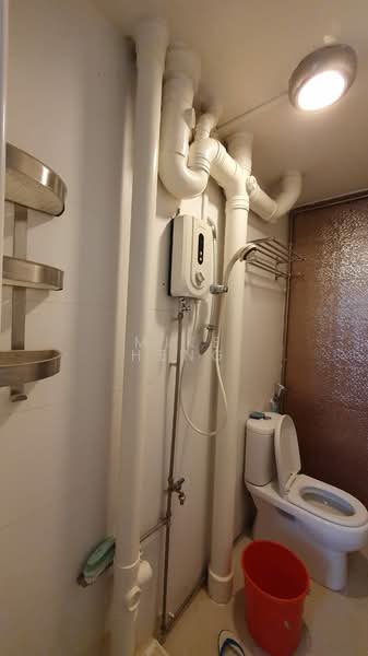 6 Jalan Batu, 6 Jalan Batu, 2 Bedrooms, 646 sqft, HDB Flat For Sale, by Mike Heng, 500101729 - Bathroom - PropertyGuru.com.sg