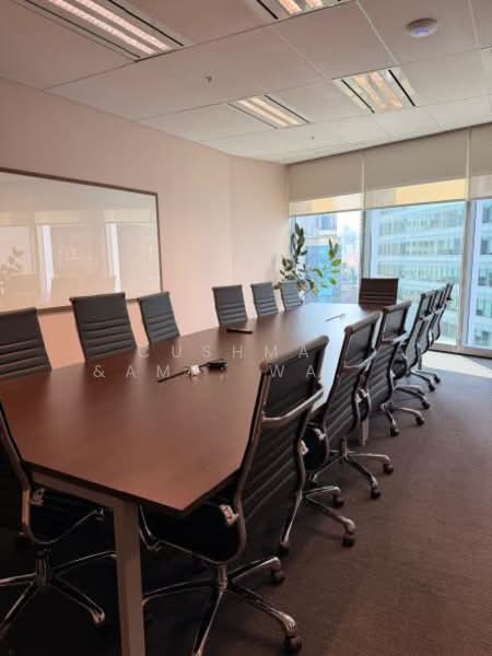 OUE Bayfront, 50 Collyer Quay, 2,788 sqft, Office For Rent, by ANDREW TAN YI SHAN, 500101753 - Board Room - CommercialGuru.com.sg