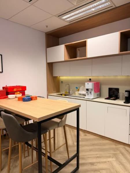 OUE Bayfront, 50 Collyer Quay, 2,788 sqft, Office For Rent, by ANDREW TAN YI SHAN, 500101753 - Pantry - CommercialGuru.com.sg