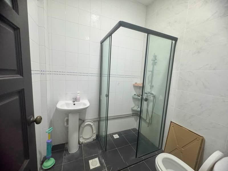 Lengkok Mariam, , 5 Bedrooms, 5,581 sqft, Detached House For Sale, by Chew Lih Yuan, 500101757 - Bathroom - PropertyGuru.com.sg
