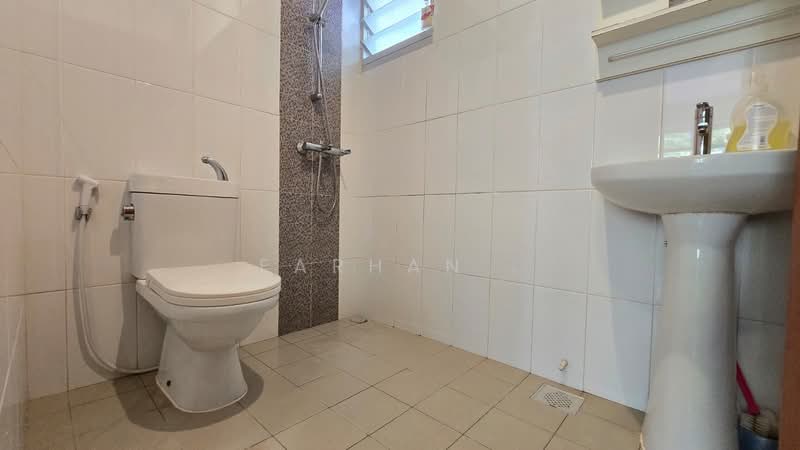 691C Woodlands Drive 73, 691C Woodlands Drive 73, 3 Bedrooms, 1,001 sqft, HDB Flat For Sale, by Farhan ., 500101758 - Bathroom - PropertyGuru.com.sg