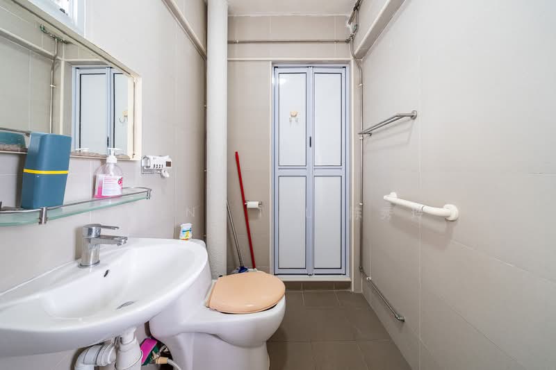 166 Yishun Ring Road, 166 Yishun Ring Road, 3 Bedrooms, 1,302 sqft, HDB Flat For Sale, by Irene TSL 陈秀玲, 500101769 - Bathroom - PropertyGuru.com.sg