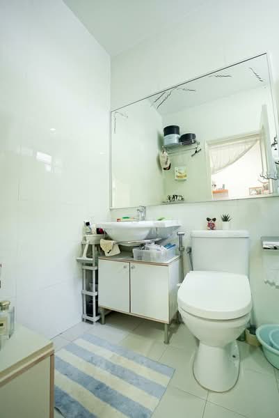 Villa Begonia, 2 Begonia Walk, 6 Bedrooms, 2,500 sqft, Semi-Detached House For Sale, by Eugen Tan, 500101774 - Bathroom - PropertyGuru.com.sg