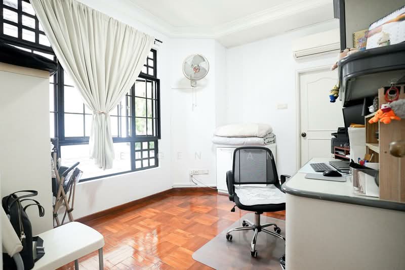 Villa Begonia, 2 Begonia Walk, 6 Bedrooms, 2,500 sqft, Semi-Detached House For Sale, by Eugen Tan, 500101774 - Study - PropertyGuru.com.sg