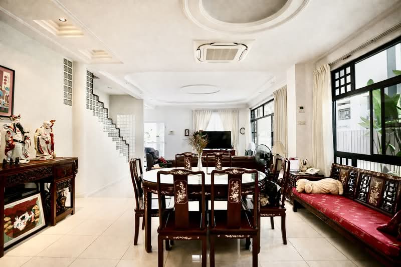 Villa Begonia, 2 Begonia Walk, 6 Bedrooms, 2,500 sqft, Semi-Detached House For Sale, by Eugen Tan, 500101774 - Dining Room - PropertyGuru.com.sg