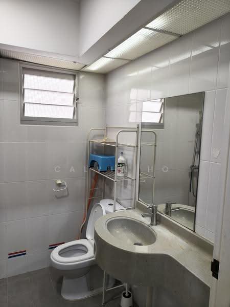 451B Sengkang West Way, 451B Sengkang West Way, Seletar / Yio Chu Kang, 3 Bedrooms, 1,195 sqft, HDB Flat For Sale, by Calvin Ho, 500101786 - Bathroom - PropertyGuru.com.sg