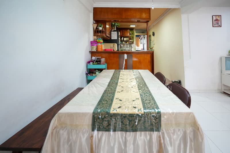 322 Woodlands Street 32, 322 Woodlands Street 32, 3 Bedrooms, 1,313 sqft, HDB Flat For Sale, by Shah Marican, 500101799 - Dining Room - PropertyGuru.com.sg