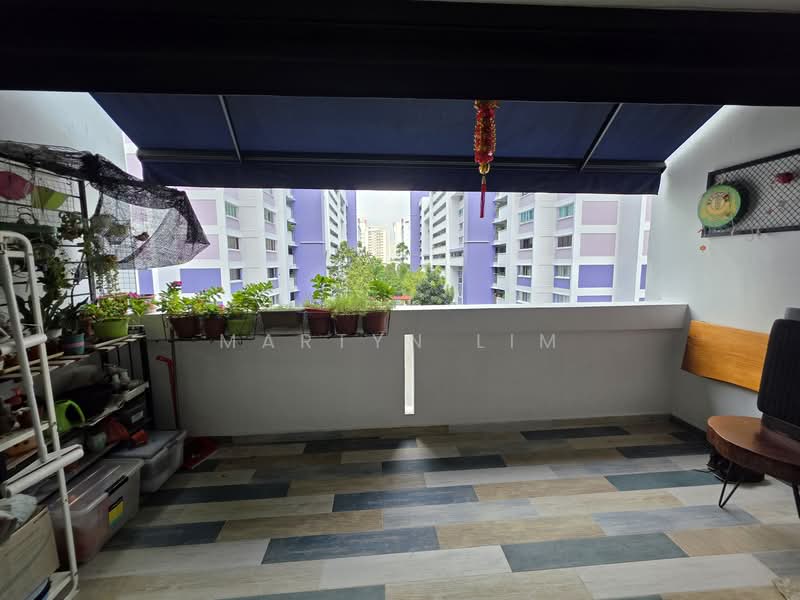 125 Bukit Batok Central HDB Flat For Sale at S$ 950,000 | PropertyGuru Singapore - Balcony