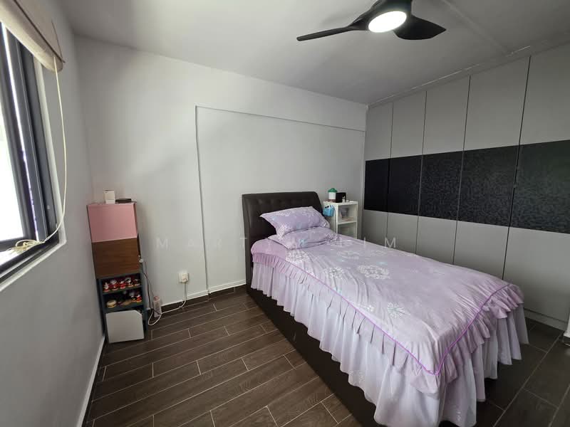 125 Bukit Batok Central HDB Flat For Sale at S$ 950,000 | PropertyGuru Singapore - Bedroom