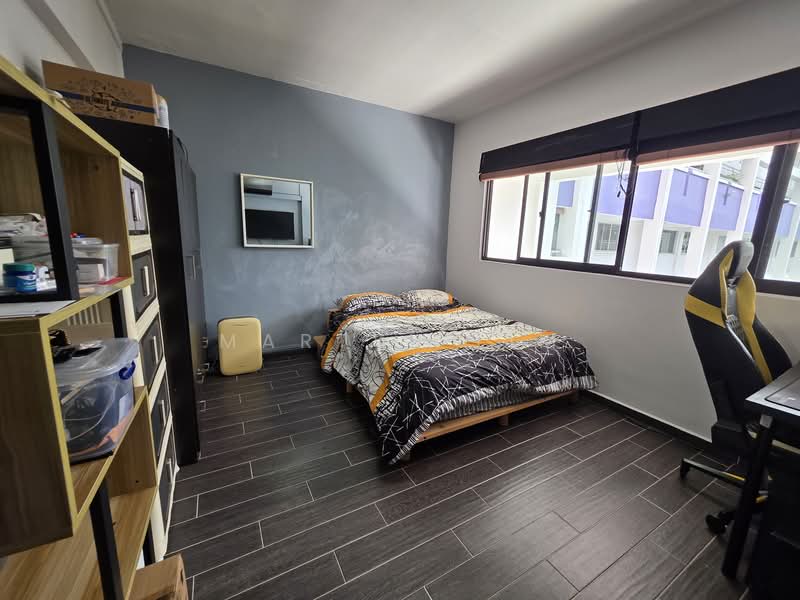 125 Bukit Batok Central HDB Flat For Sale at S$ 950,000 | PropertyGuru Singapore - Bedroom