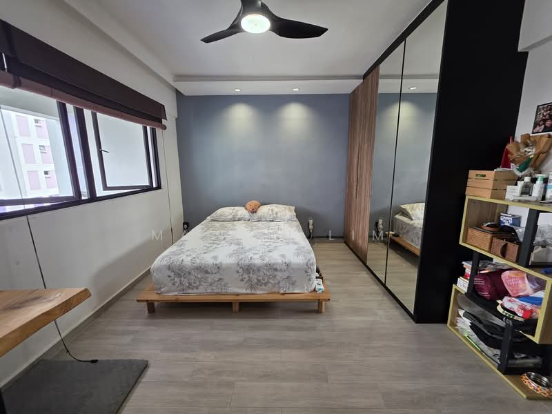 125 Bukit Batok Central HDB Flat For Sale at S$ 950,000 | PropertyGuru Singapore - Bedroom