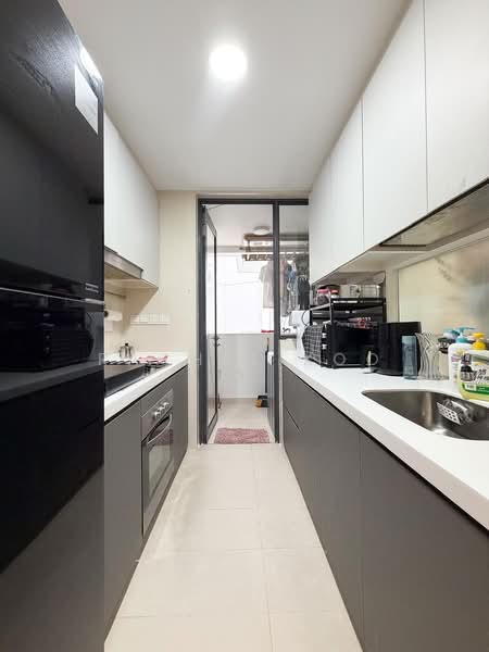 Riversound Residence, 1 Sengkang East Avenue, 3 Bedrooms, 1,066 sqft, Condominium For Sale, by Rachel Koo, 500101808 - Kitchen - PropertyGuru.com.sg
