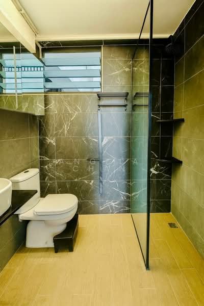 310C Punggol Walk HDB Flat For Sale at S$ 900,000 | PropertyGuru Singapore - Bathroom