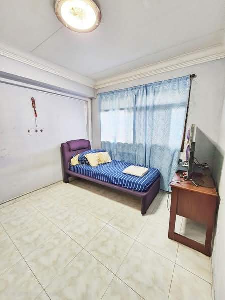 762 Woodlands Avenue 6 HDB Flat For Sale at S$ 630,000 | PropertyGuru Singapore - Bedroom