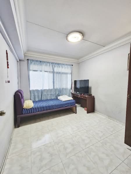 762 Woodlands Avenue 6 HDB Flat For Sale at S$ 630,000 | PropertyGuru Singapore - Bedroom