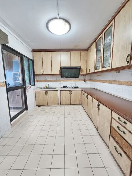 762 Woodlands Avenue 6 HDB Flat For Sale at S$ 630,000 | PropertyGuru Singapore - Kitchen