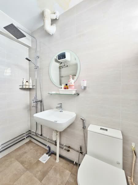 166 Bishan Street 13 HDB Flat For Sale at S$ 699,000 | PropertyGuru Singapore - Bathroom
