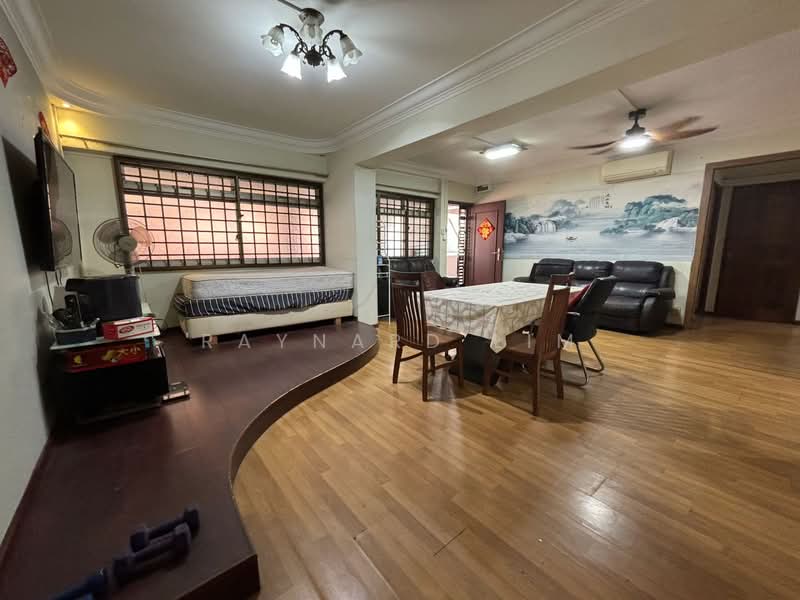 504 Choa Chu Kang Street 51 HDB Flat For Sale at S$ 550,000 | PropertyGuru Singapore - Living Room