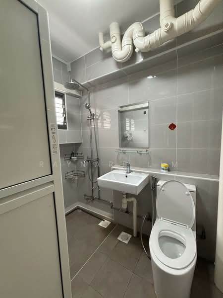 504 Choa Chu Kang Street 51 HDB Flat For Sale at S$ 550,000 | PropertyGuru Singapore - Bathroom