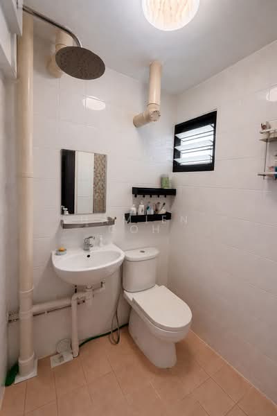 546 Bedok North Street 3, 546 Bedok North Street 3, 2 Bedrooms, 732 sqft, HDB Flat For Sale, by Damien Goh, 500101874 - Master Bathroom - PropertyGuru.com.sg