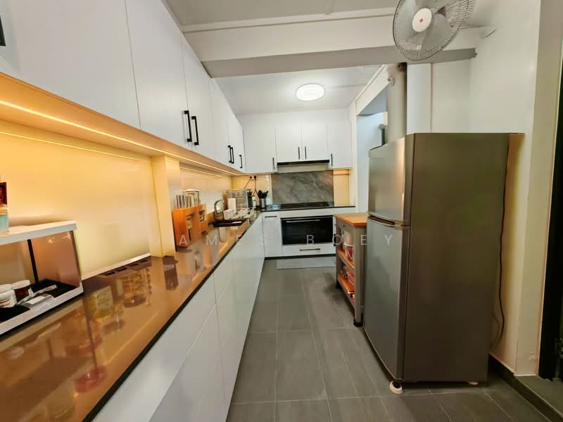 14 Ghim Moh Road HDB Flat For Sale at S$ 950,000 | PropertyGuru Singapore - Kitchen
