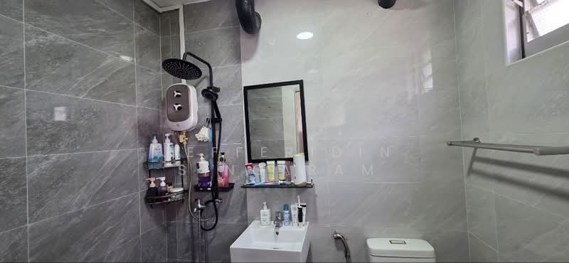 745 Jurong West Street 73, 745 Jurong West Street 73, 3 Bedrooms, 1,119 sqft, HDB Flat For Sale, by Jefferidin Singaram, 500101890 - Bathroom - PropertyGuru.com.sg
