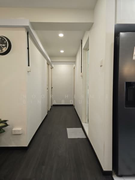 705 Tampines Street 71, 705 Tampines Street 71, 2 Bedrooms, 1,291 sqft, HDB Flat For Sale, by Noor Hermie Bin Abdul Malek, 500101922 - Corridor - PropertyGuru.com.sg