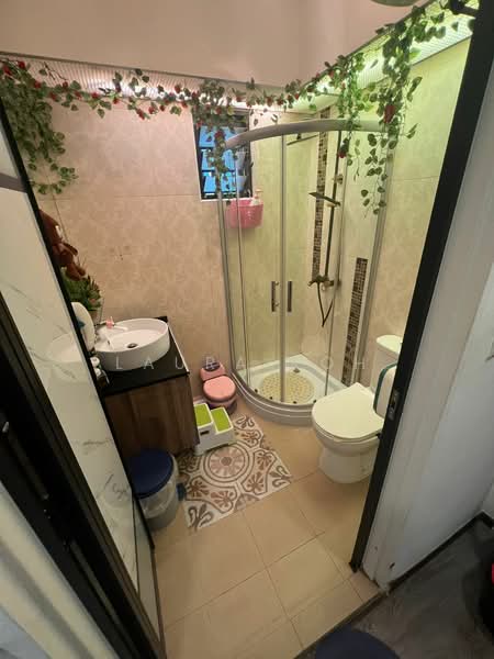 335B Yishun Riverwalk, 335B Yishun Street 31, 3 Bedrooms, 990 sqft, HDB Flat For Sale, by Laura Koh, 500101925 - Bathroom - PropertyGuru.com.sg