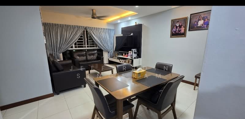 271A Punggol Walk HDB Flat For Sale at S$ 750,000 | PropertyGuru Singapore - Living Room