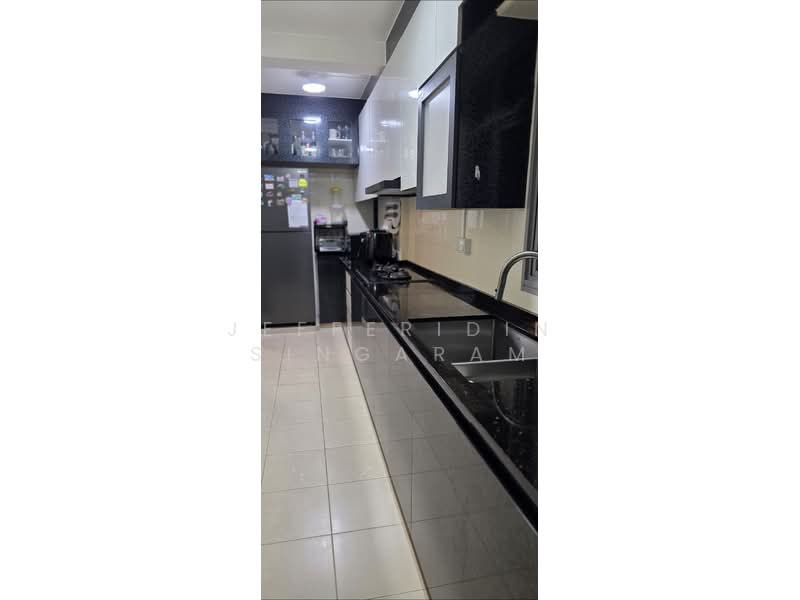 271A Punggol Walk HDB Flat For Sale at S$ 750,000 | PropertyGuru Singapore - Kitchen
