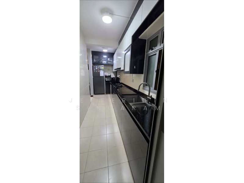 271A Punggol Walk HDB Flat For Sale at S$ 750,000 | PropertyGuru Singapore - Kitchen
