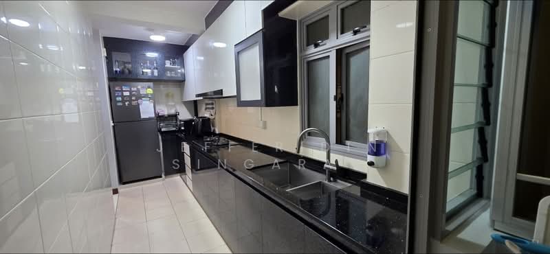 271A Punggol Walk HDB Flat For Sale at S$ 750,000 | PropertyGuru Singapore - Kitchen