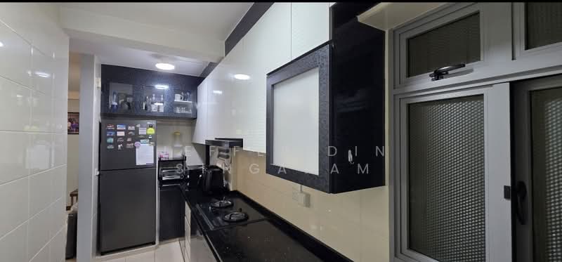 271A Punggol Walk HDB Flat For Sale at S$ 750,000 | PropertyGuru Singapore - Kitchen