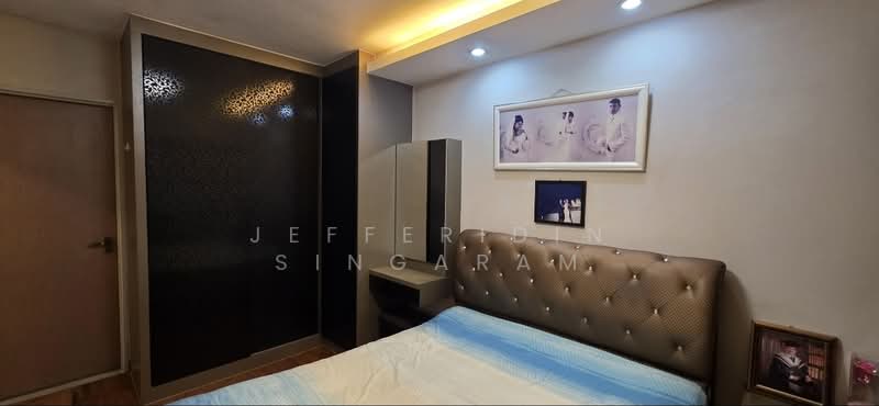 271A Punggol Walk HDB Flat For Sale at S$ 750,000 | PropertyGuru Singapore - Bedroom