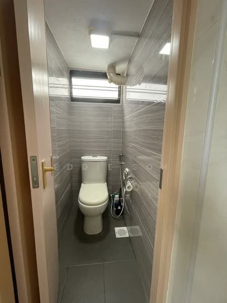 126 Lorong 1 Toa Payoh, 126 Lorong 1 Toa Payoh, 2 Bedrooms, 721 sqft, HDB Flat For Rent, by Eddie SOH, 500101939 - Bathroom - PropertyGuru.com.sg