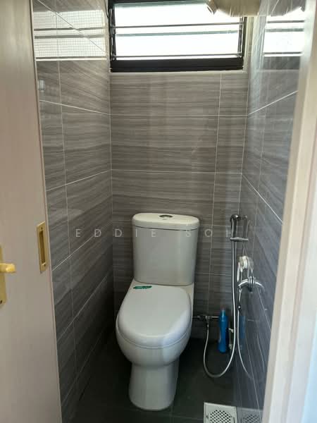 126 Lorong 1 Toa Payoh, 126 Lorong 1 Toa Payoh, 2 Bedrooms, 721 sqft, HDB Flat For Rent, by Eddie SOH, 500101939 - Bathroom - PropertyGuru.com.sg
