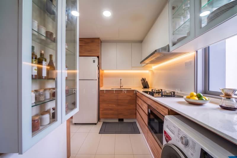 Waterfront Key, 772 Bedok Reservoir Road, 3 Bedrooms, 1,313 sqft, Condominium For Sale, by Christina Tan, 500101956 - Kitchen - PropertyGuru.com.sg
