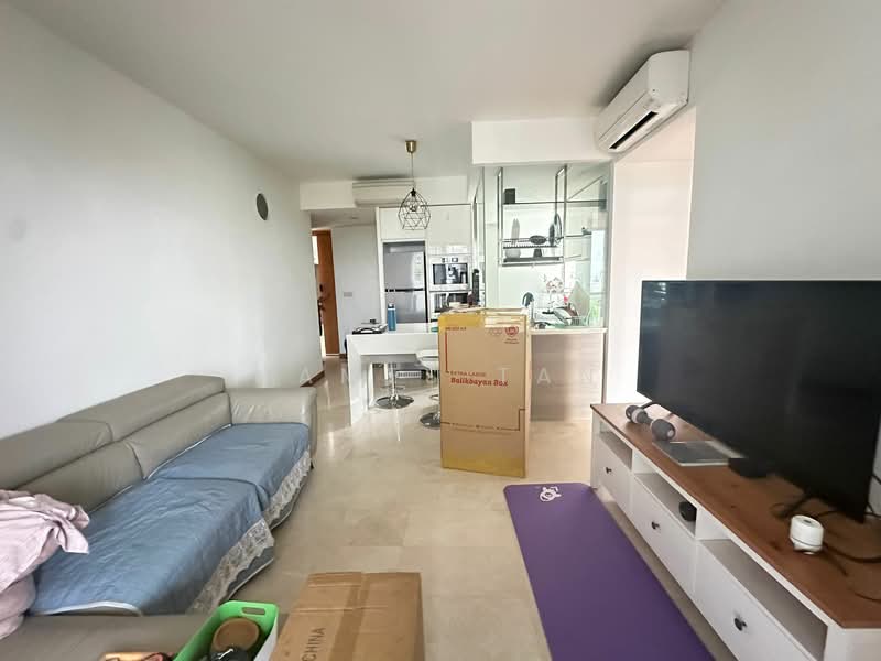 The Shore Residences, 81 Amber Road, 2 Bedrooms, 915 sqft, Condominium For Rent, by James Tan, 500101964 - Living Room - PropertyGuru.com.sg