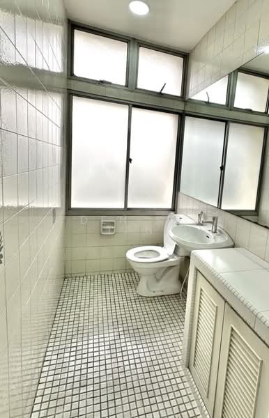 Gilstead Court, 50 Gilstead Road, Room Rental, 250 sqft, Condominium For Rent, by Denise Tan, 500101973 - Bathroom - PropertyGuru.com.sg