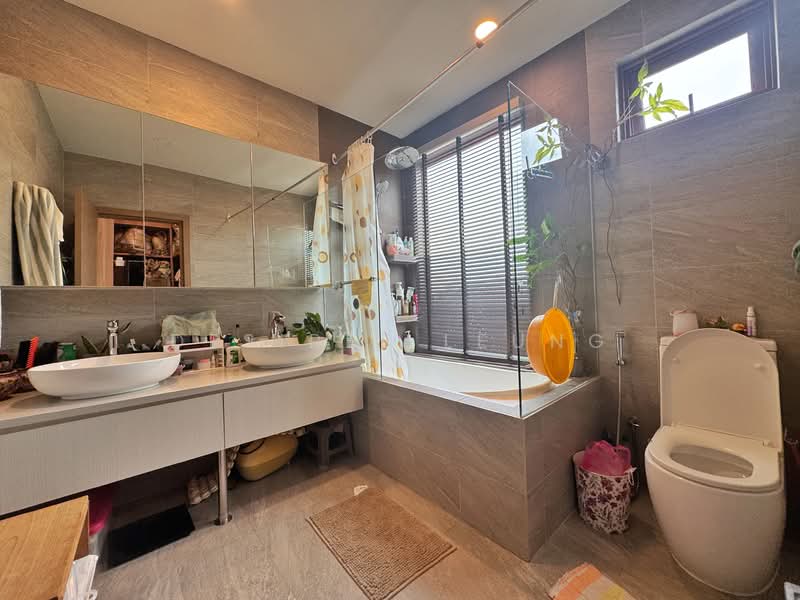 3.5 Storey Semi-Detached @ Telok Kurau. 1km to Tao Nan, , 4 Bedrooms, 3,500 sqft, Semi-Detached House For Sale, by Desiree Leung, 500101981 - Bathroom - PropertyGuru.com.sg