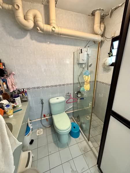 504A Montreal Drive, 504A Montreal Drive, 4 Bedrooms, 1,399 sqft, HDB Flat For Sale, by Darrell Sim, 500101994 - Master Bedroom - Attached Bathroom - PropertyGuru.com.sg