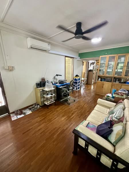 830 Yishun Street 81, 830 Yishun Street 81, 2 Bedrooms, 786 sqft, HDB Flat For Sale, by Irene Yap, 500101996 - Living Room - PropertyGuru.com.sg