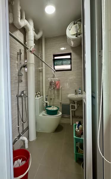 830 Yishun Street 81, 830 Yishun Street 81, 2 Bedrooms, 786 sqft, HDB Flat For Sale, by Irene Yap, 500101996 - Bathroom - PropertyGuru.com.sg