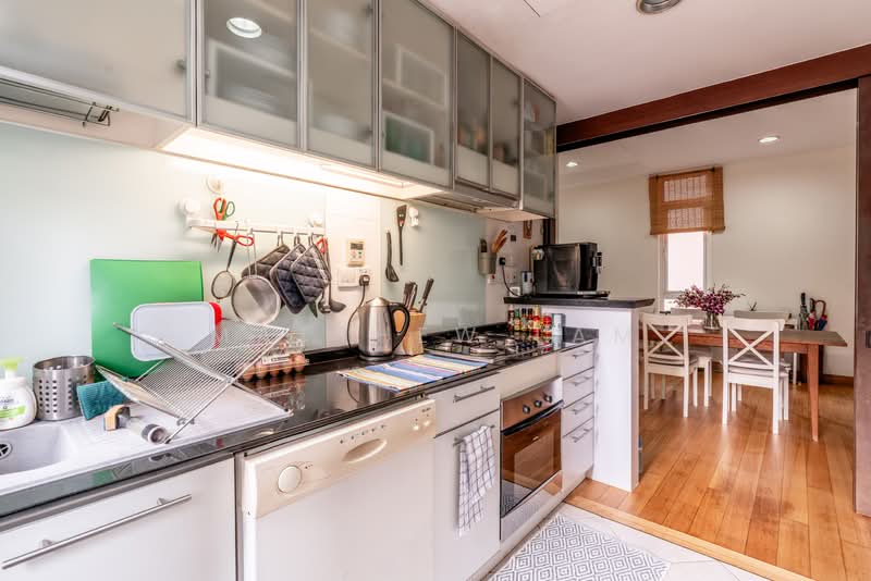 Robertson 100, 100 Robertson Quay, 3 Bedrooms, 1,044 sqft, Apartment For Sale, by Matthew Lam, 500102021 - Kitchen - PropertyGuru.com.sg