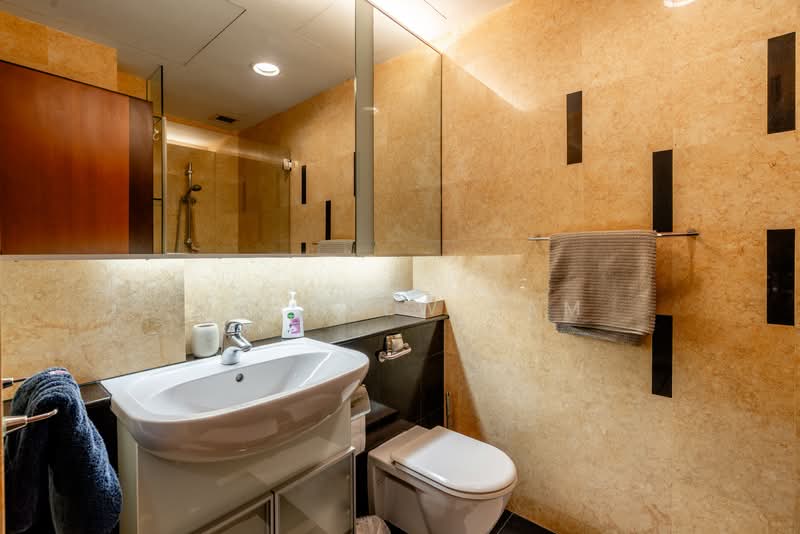 Robertson 100, 100 Robertson Quay, 3 Bedrooms, 1,044 sqft, Apartment For Sale, by Matthew Lam, 500102021 - Bathroom - PropertyGuru.com.sg