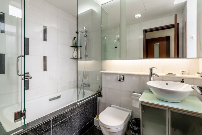 Robertson 100, 100 Robertson Quay, 3 Bedrooms, 1,044 sqft, Apartment For Sale, by Matthew Lam, 500102021 - Bathroom - PropertyGuru.com.sg