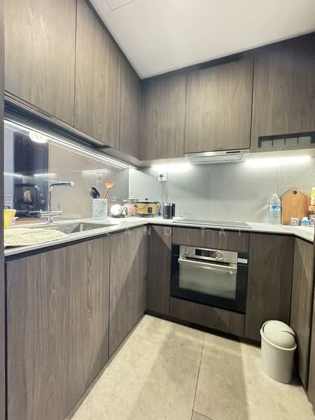 Midtown Modern, 18 Tan Quee Lan Street, 2 Bedrooms, 721 sqft, Condominium For Rent, by Roland Tai, 500102022 - Kitchen - PropertyGuru.com.sg