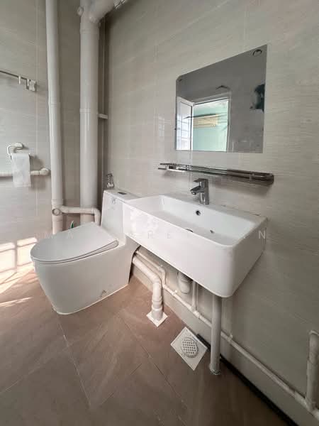 303 Yishun Central, 303 Yishun Central, 2 Bedrooms, 797 sqft, HDB Flat For Sale, by Margaret Tan, 500102032 - Bathroom - PropertyGuru.com.sg